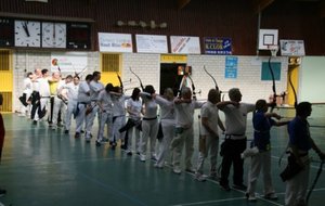 Gymnase Berlioz et archers sur le pas de tir